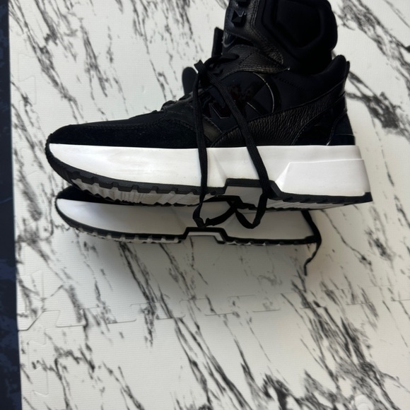 Euc - Michael Kors 2” platform sneakers size 9 - Picture 11 of 12